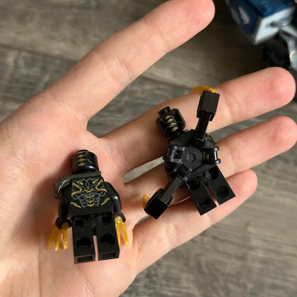 Retired 2019 LEGO Marvel Avengers Outrider Attack Bike Set 76123 - Incomplete